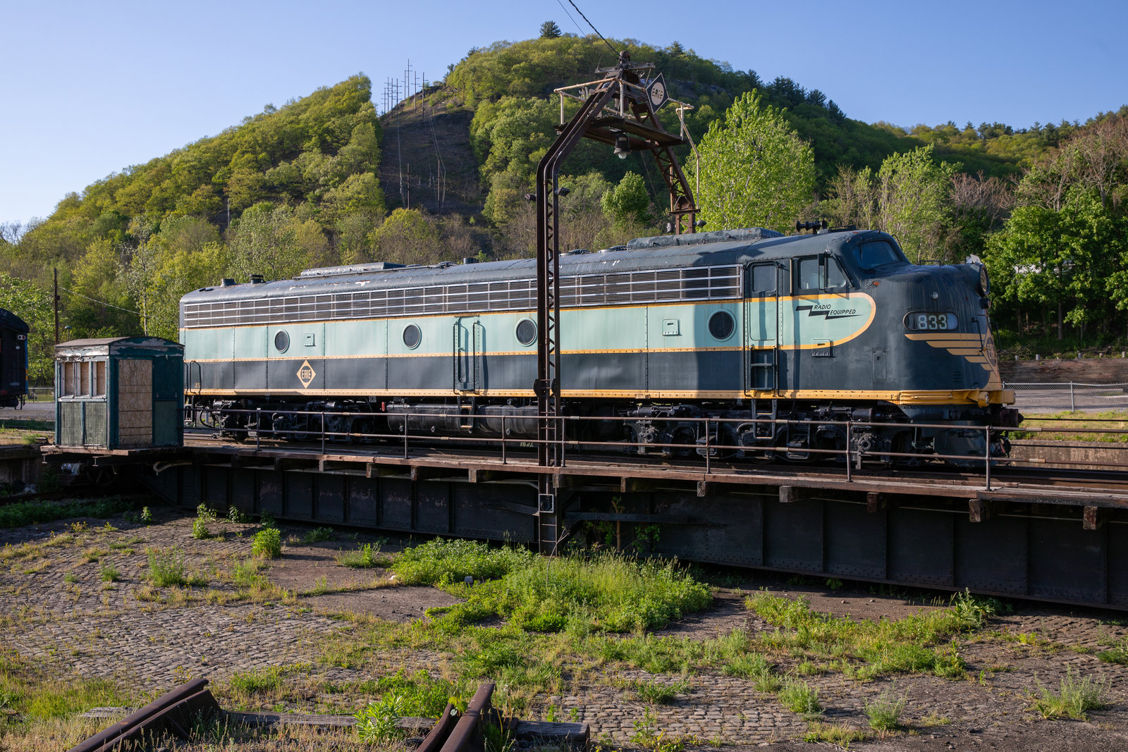 ERIE 833