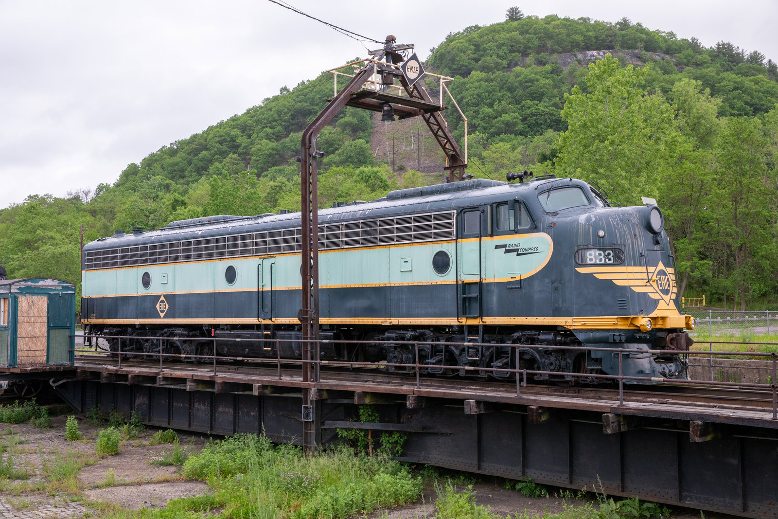 ERIE 833