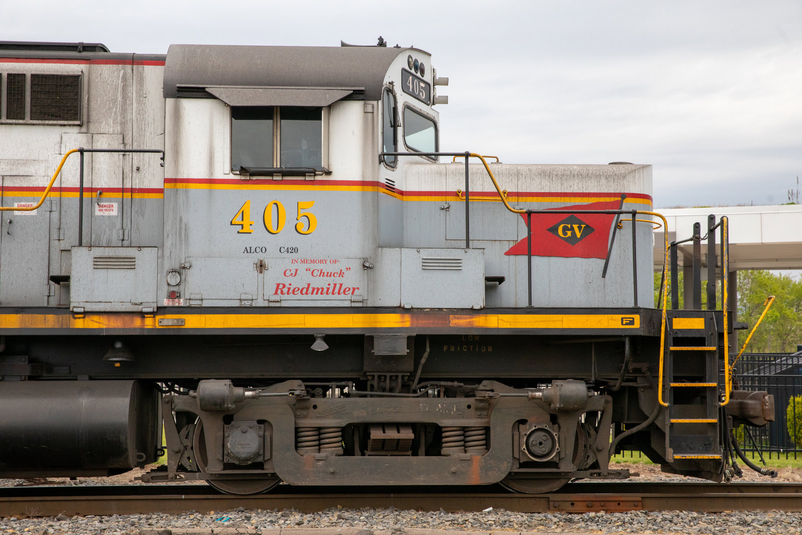 DL 405