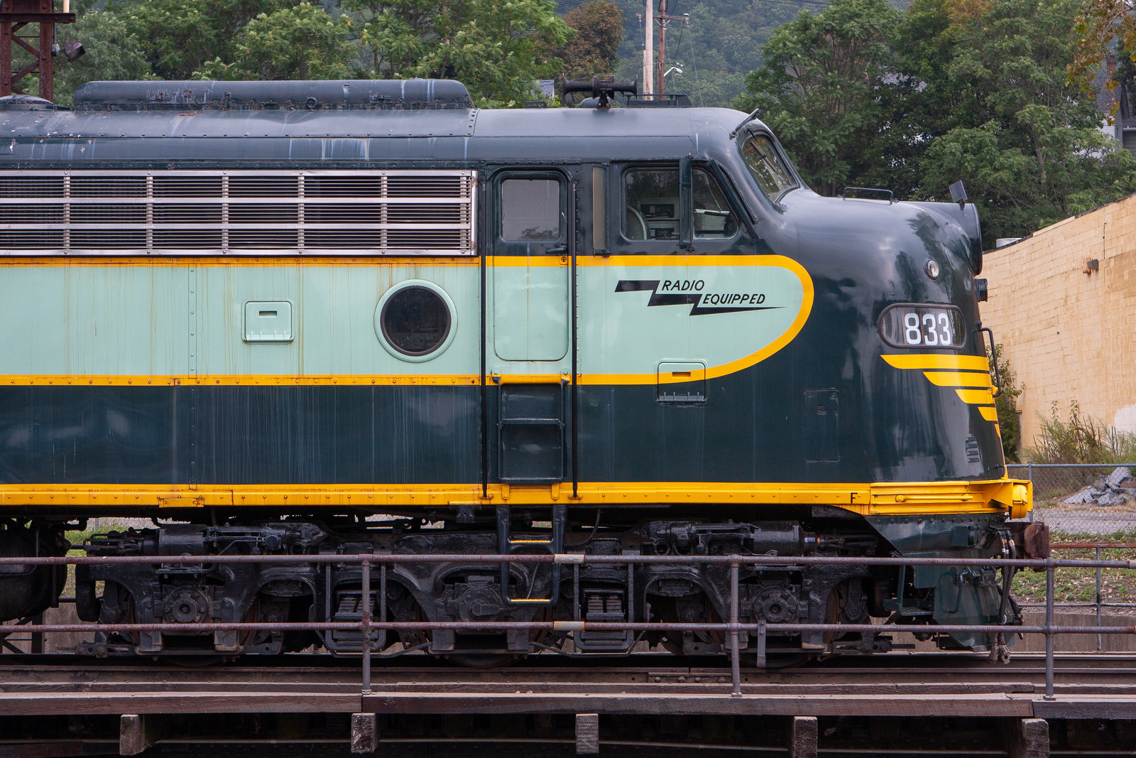 ERIE 833