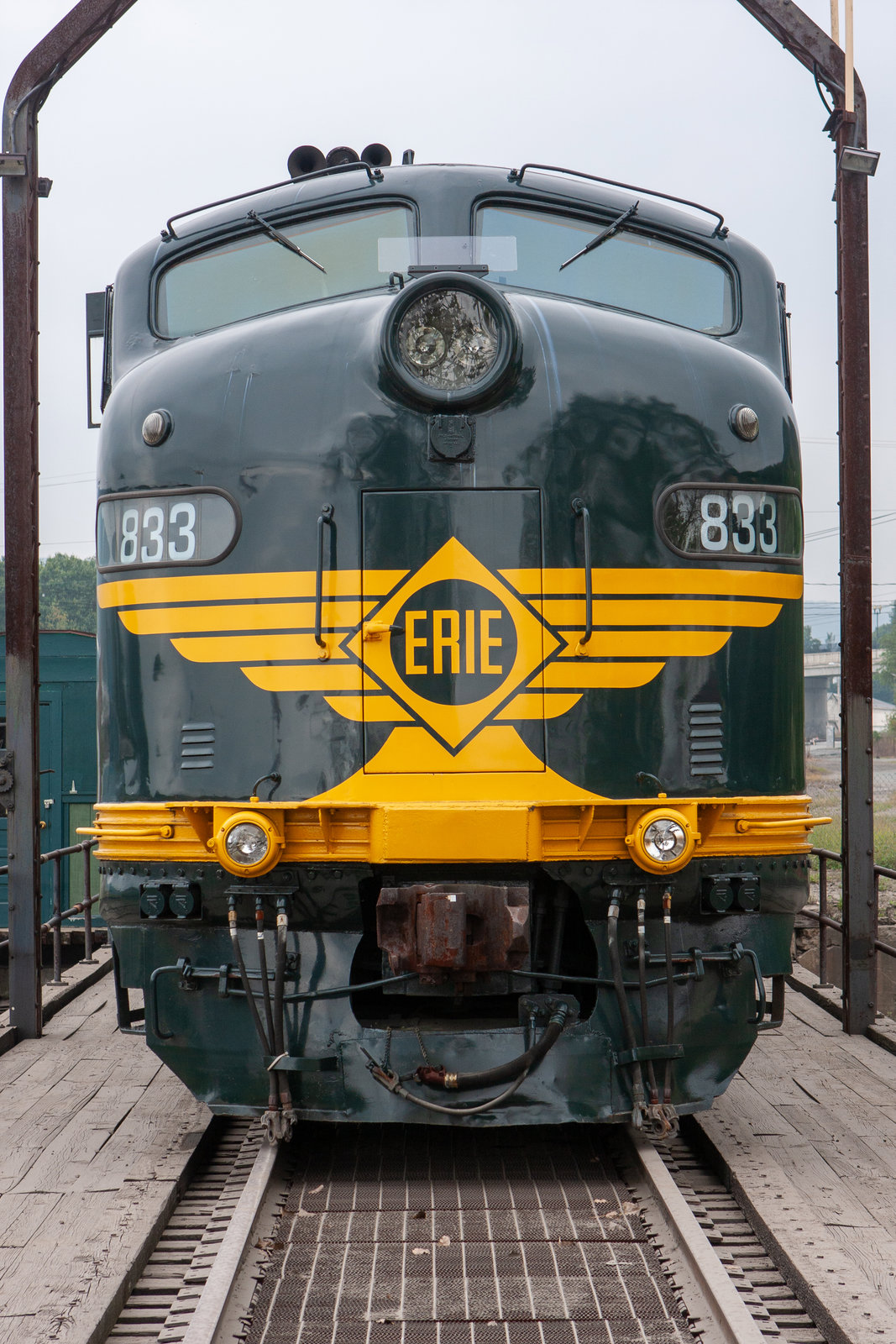 ERIE 833