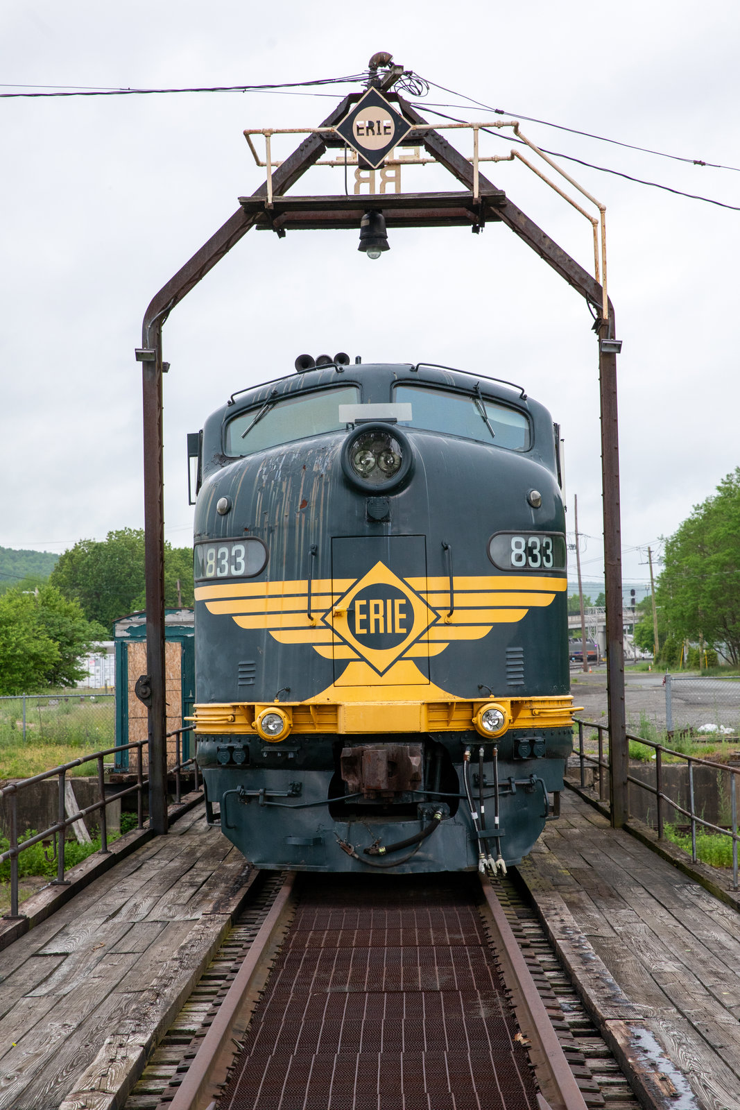 ERIE 833