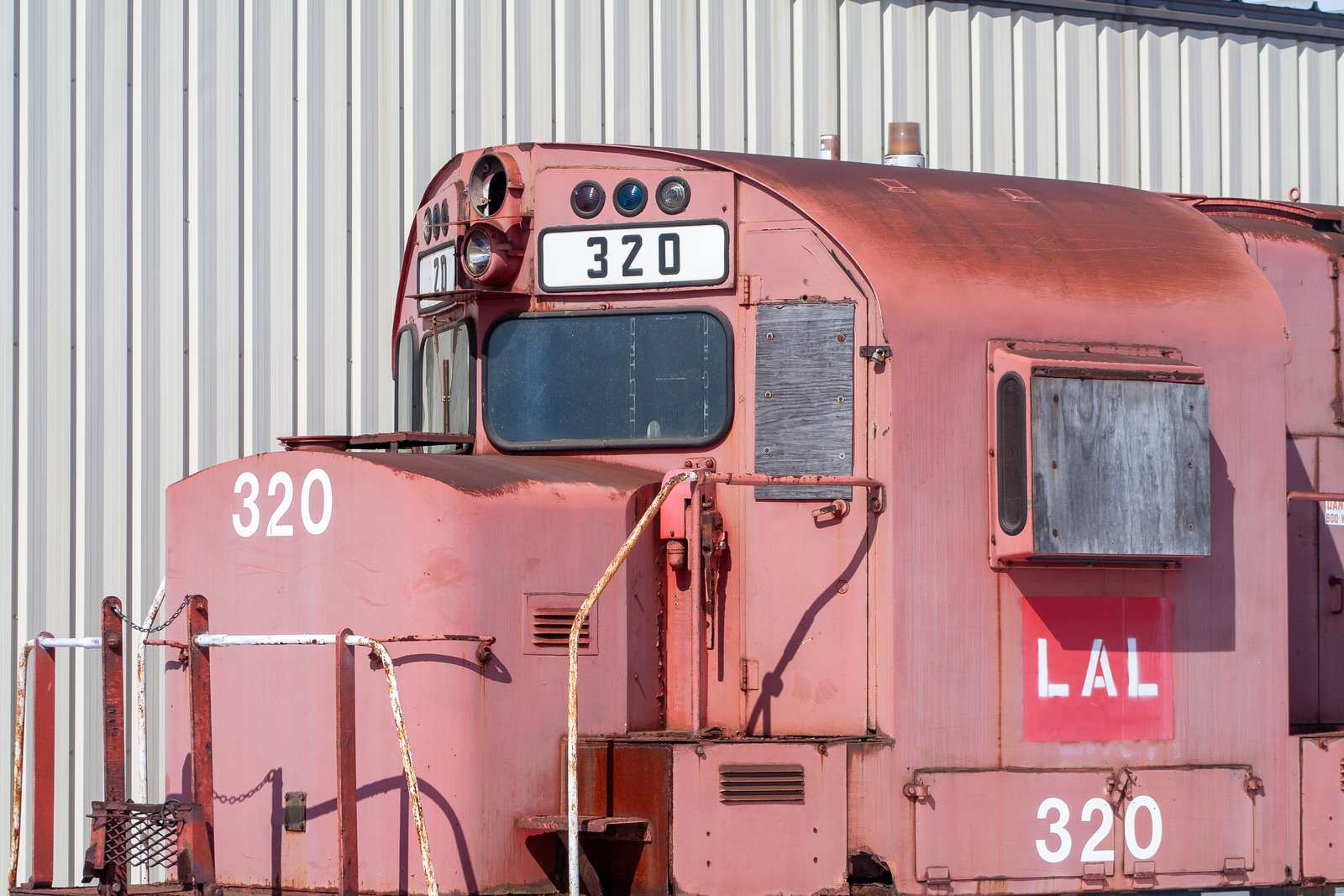 LAL 320
