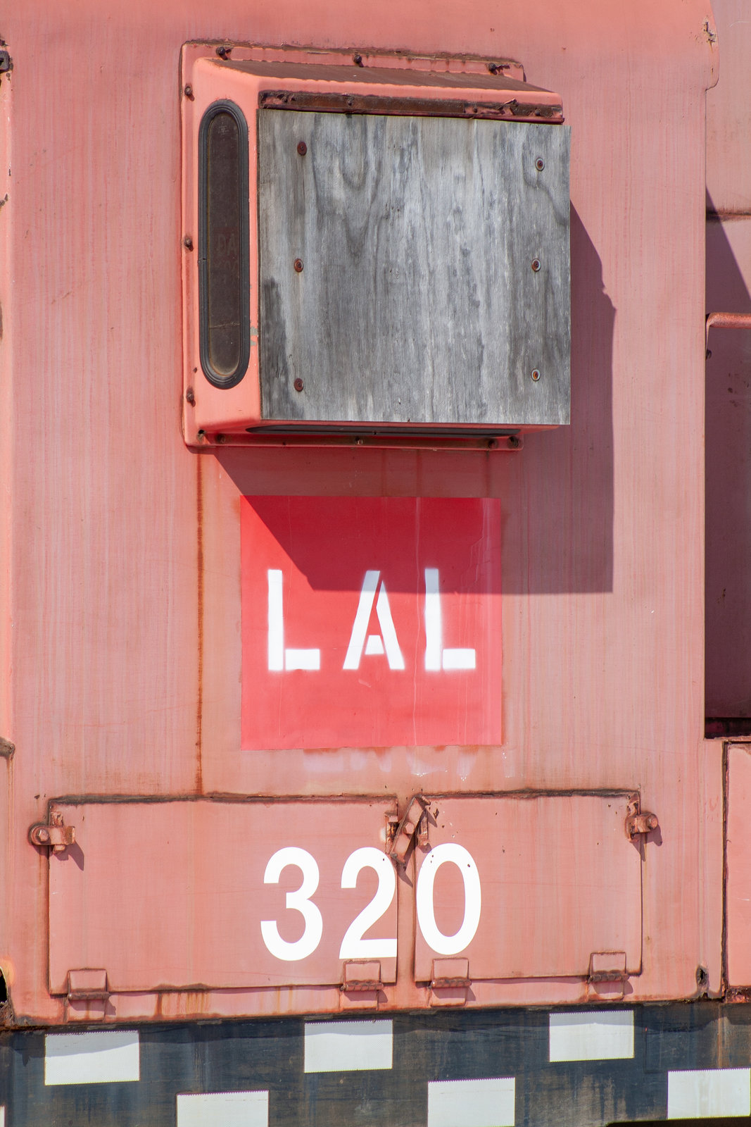 LAL 320