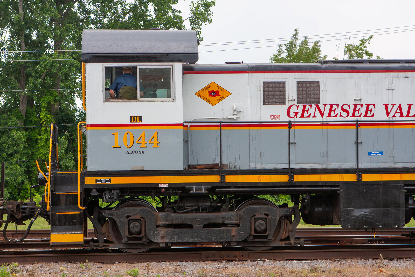 DL 1044