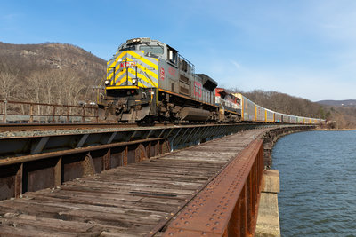 CSXT Q262 @ Iona Island, NY