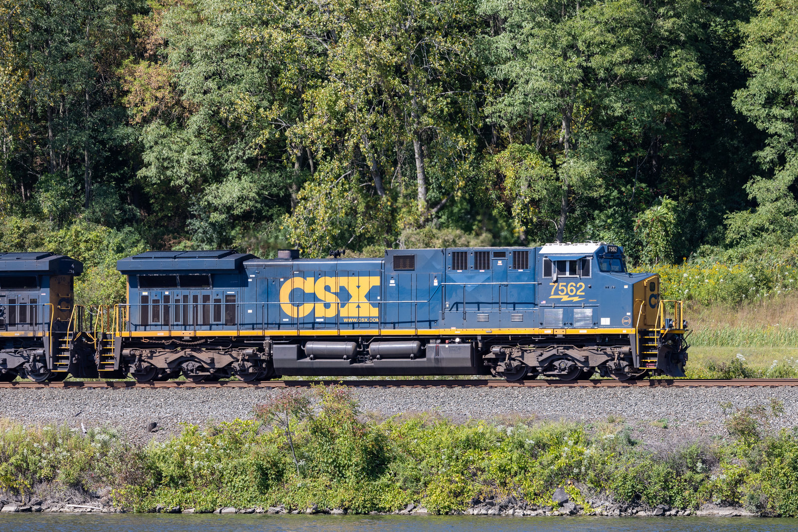 CSXT 7562