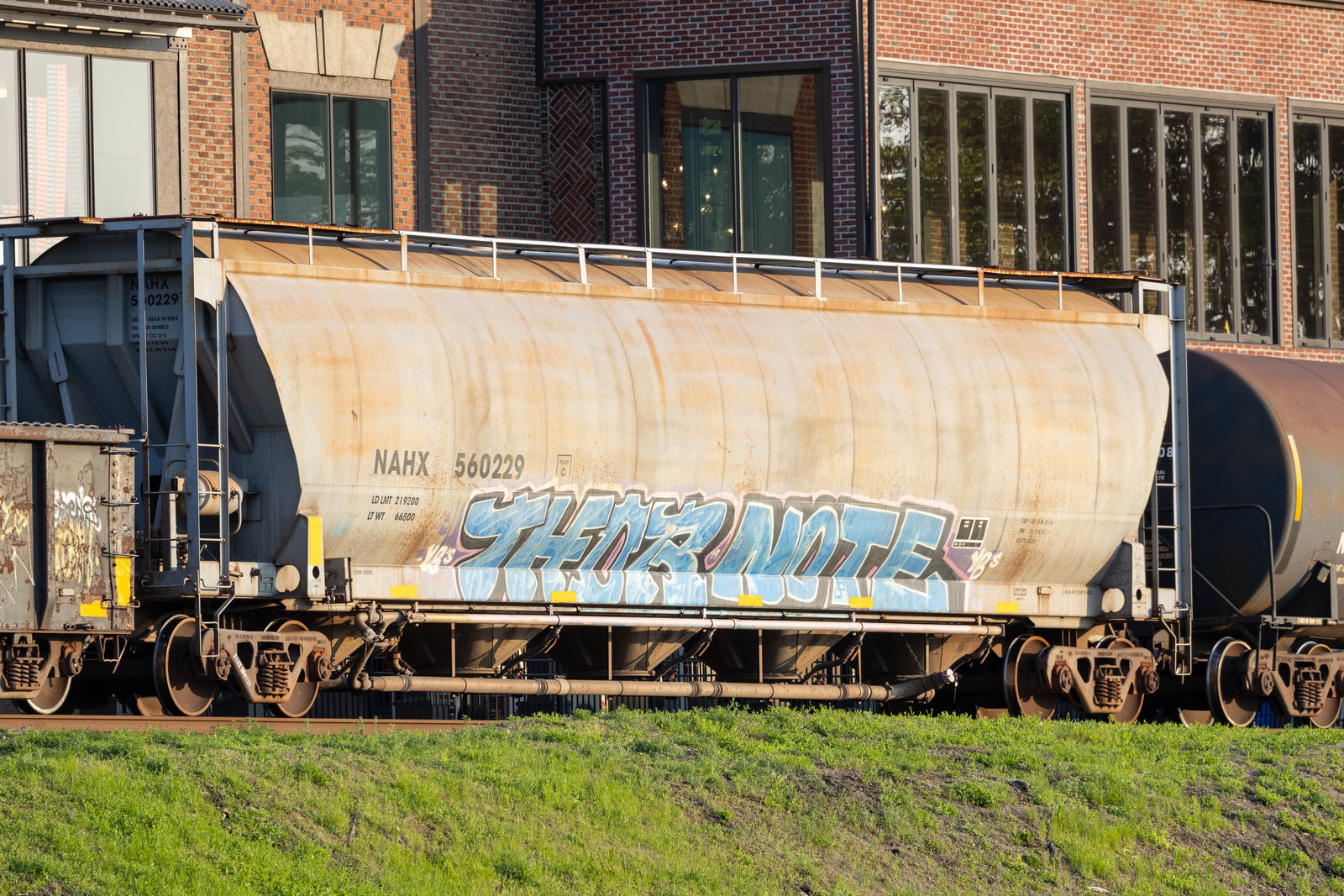 NAHX 560229