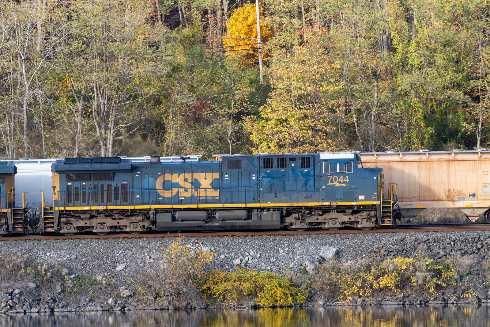 CSXT 7044