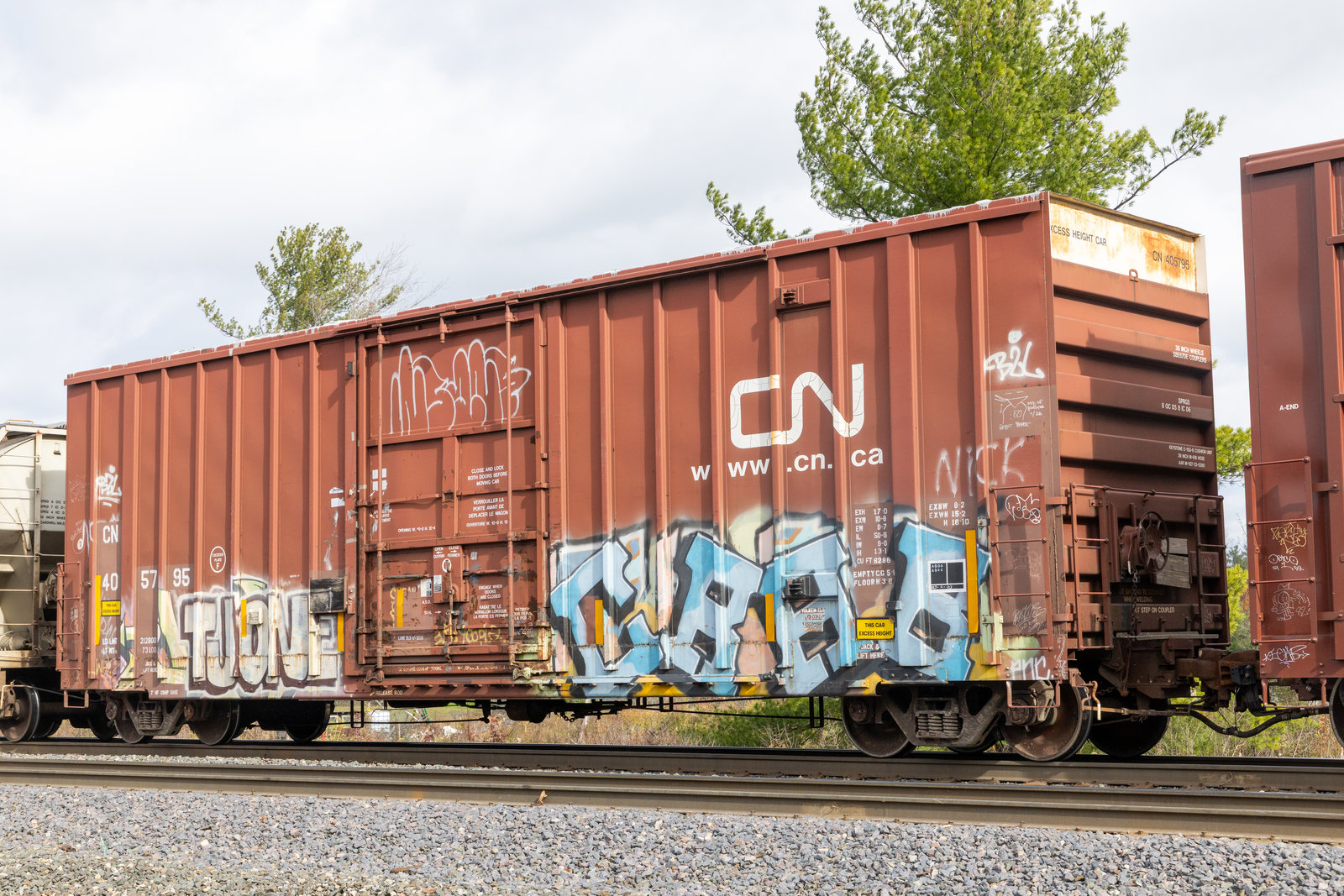 CN 405795