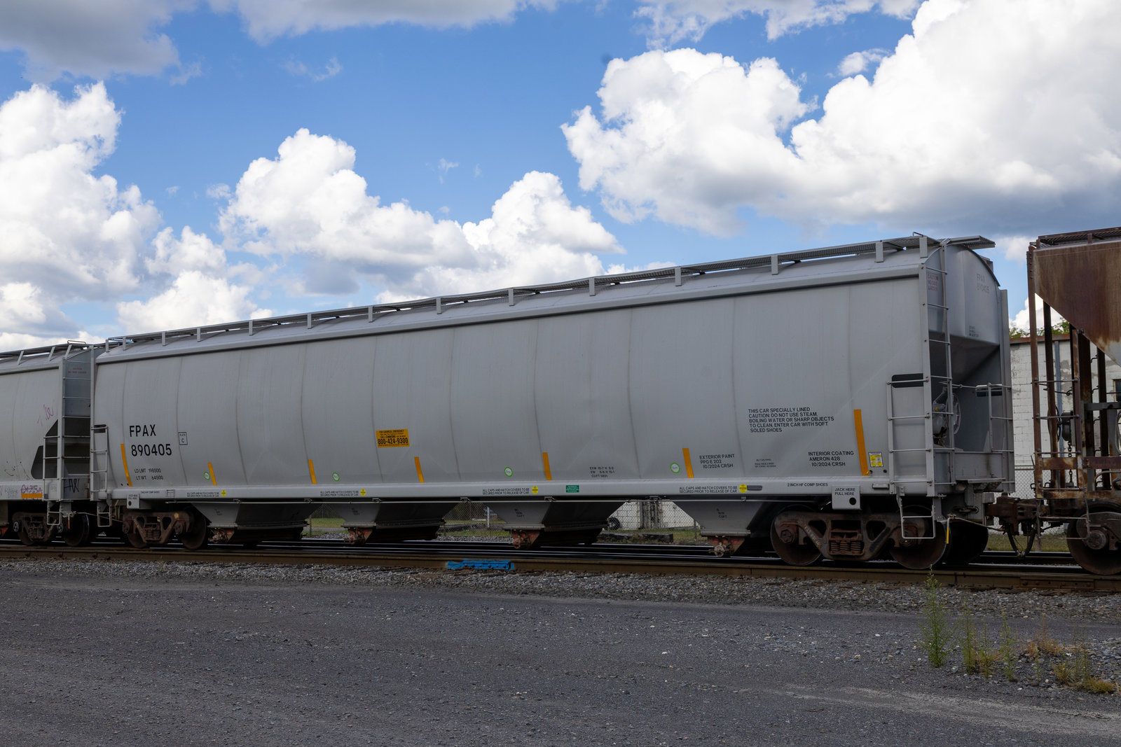 FPAX 890405