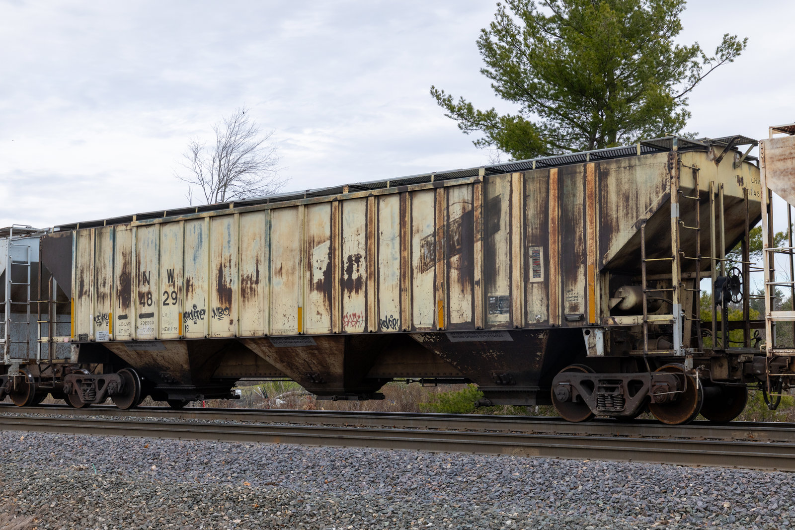 CNW 174829
