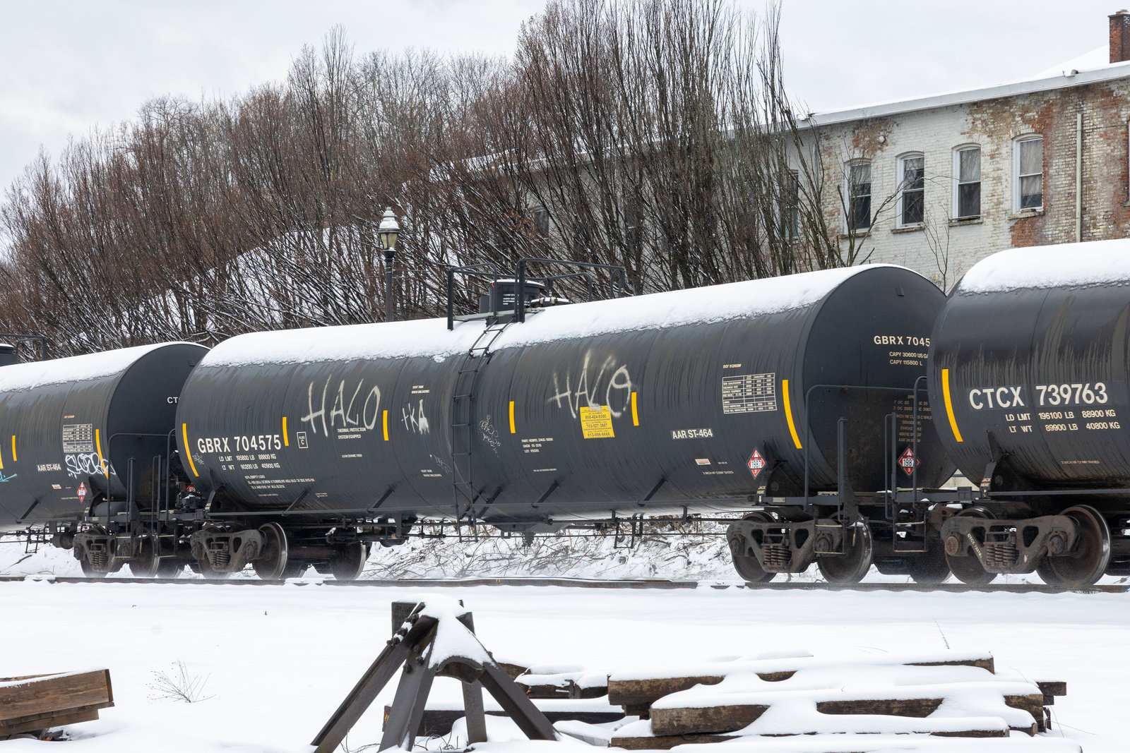 GBRX 704575