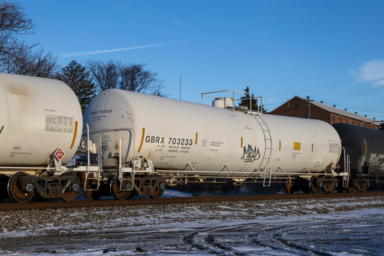 GBRX 703233