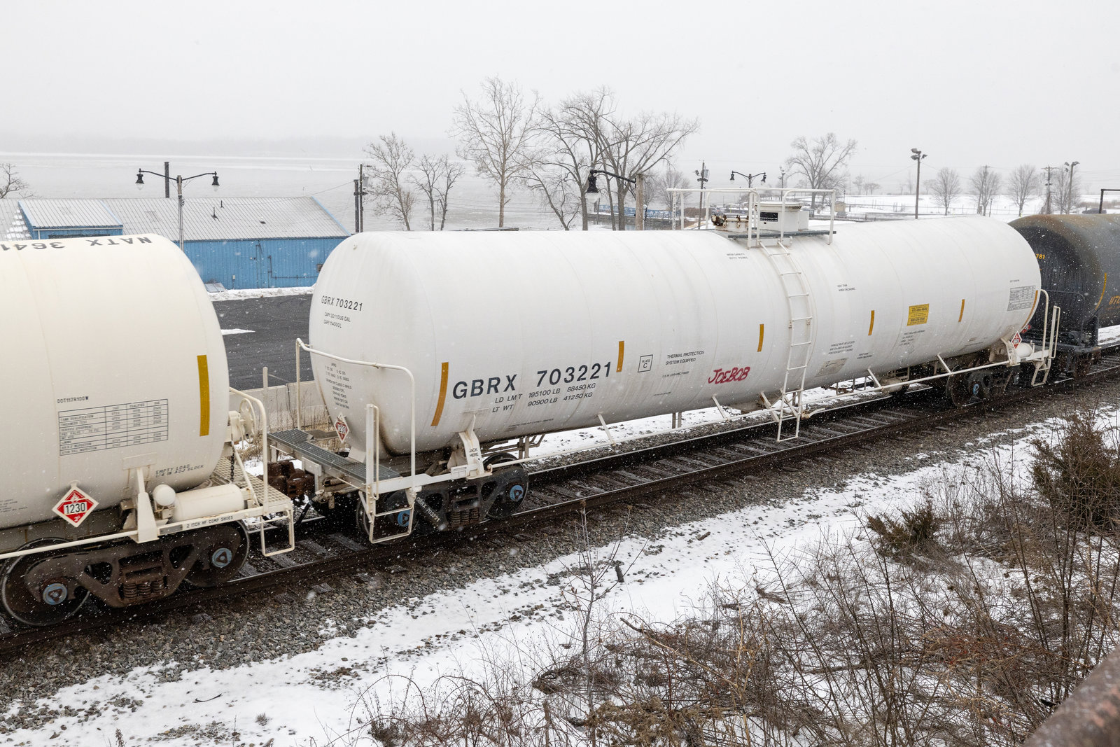 GBRX 703221