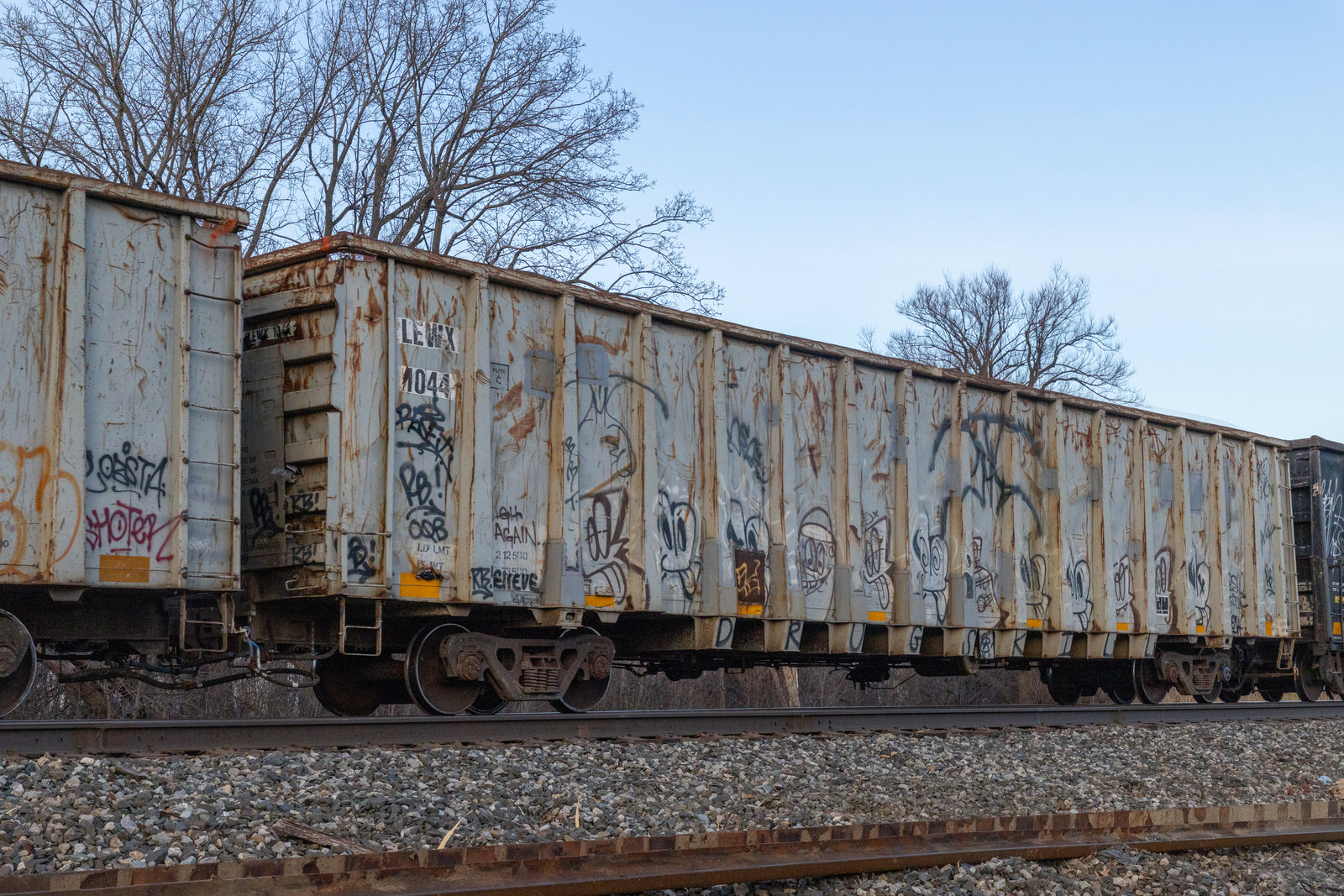LEWX 1044