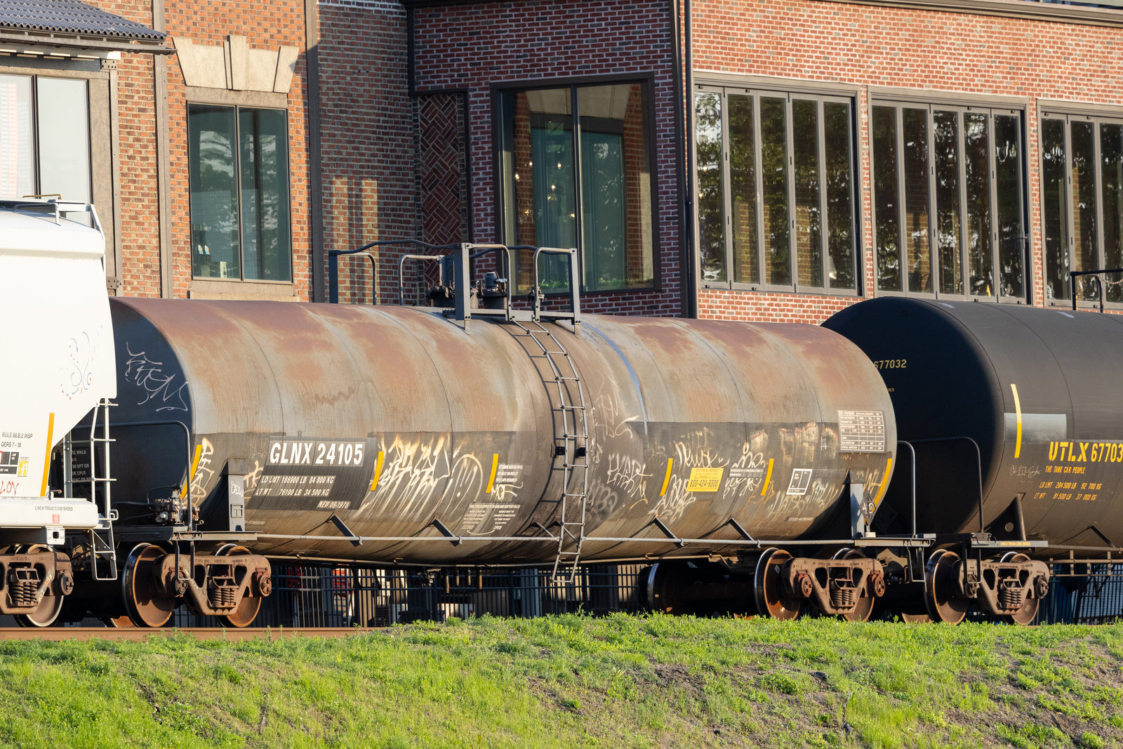 GLNX 64105