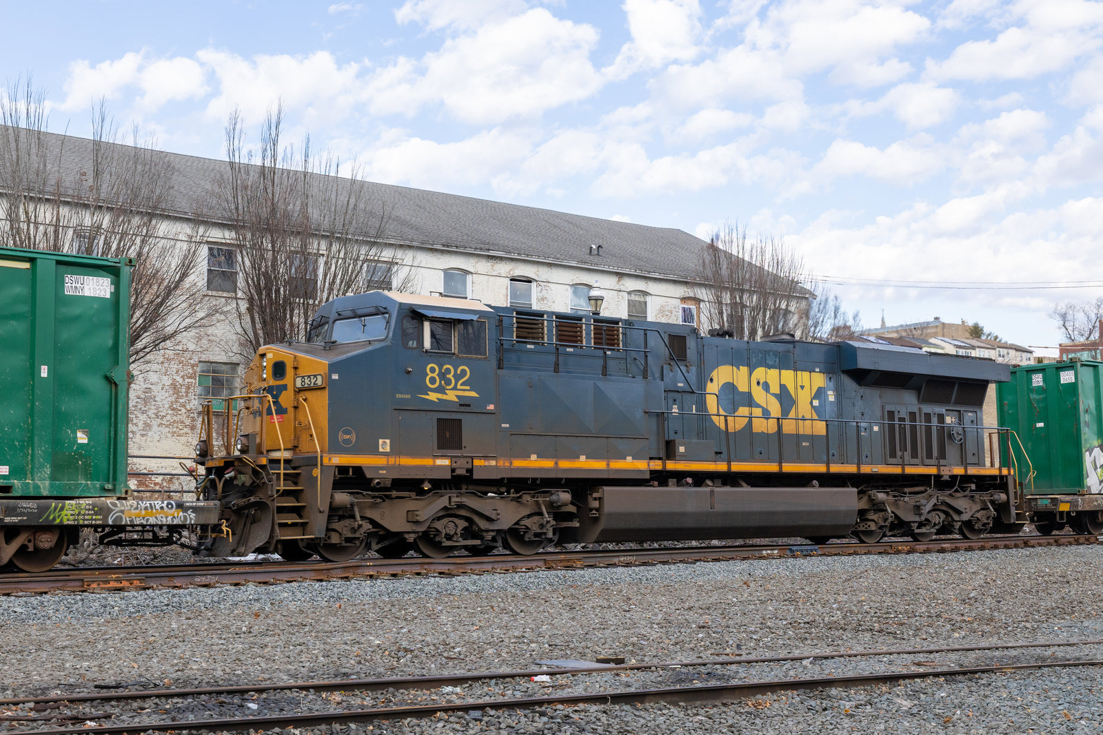 CSXT 832